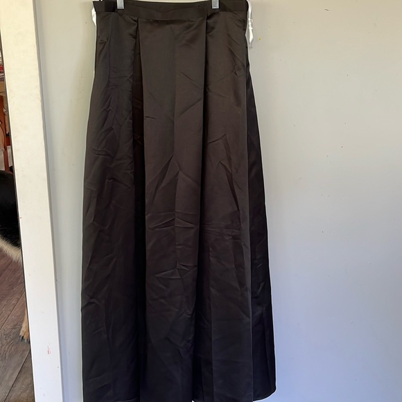 Christina Wu Black Overskirt - Picture 2 of 8
